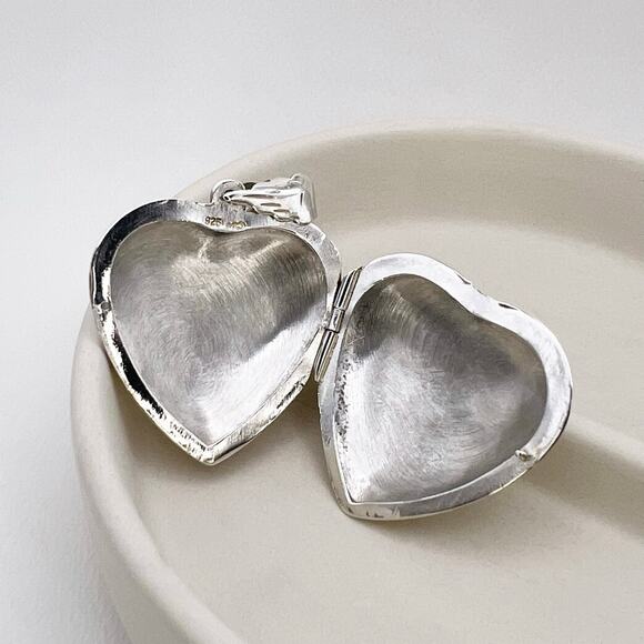 Vintage Solid 925 Silver Diamond Etched Large Puffy Heart Pendant Locket (EUC) - Picture 2 of 7